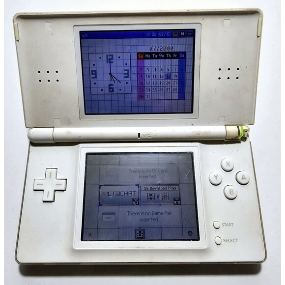Nintendo DS Lite 2006 White Works Console/Case No Power Cord No Stylus Plz Read - Picture 2 of 14